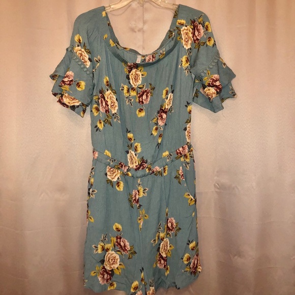 ☀️Xhilaration floral romper - Picture 3 of 5